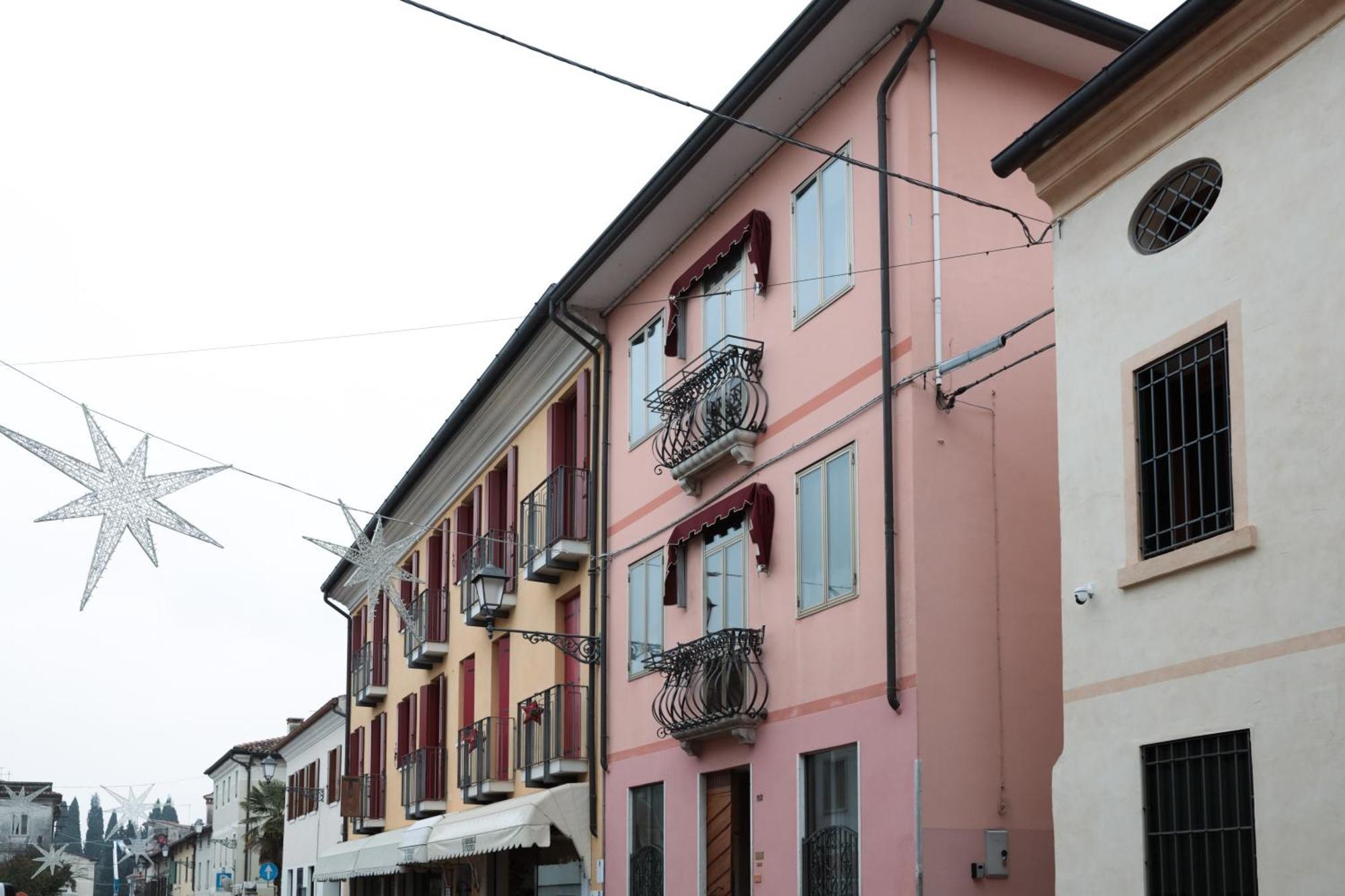 Ponte Vecchio, Elegante Appartamento A Due Passi Dal Centro Bassano del Grappa Bagian luar foto