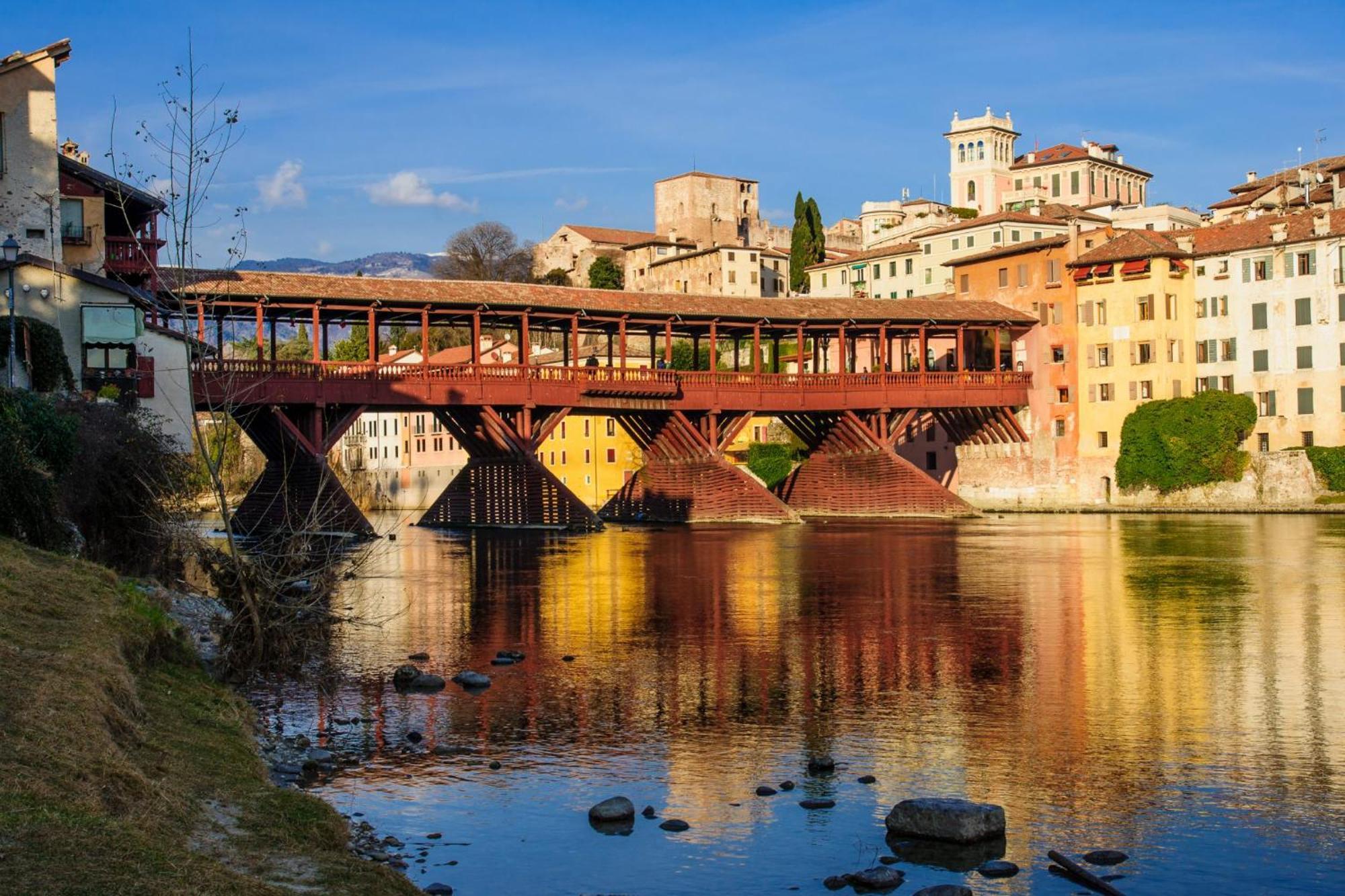 Ponte Vecchio, Elegante Appartamento A Due Passi Dal Centro Bassano del Grappa Bagian luar foto